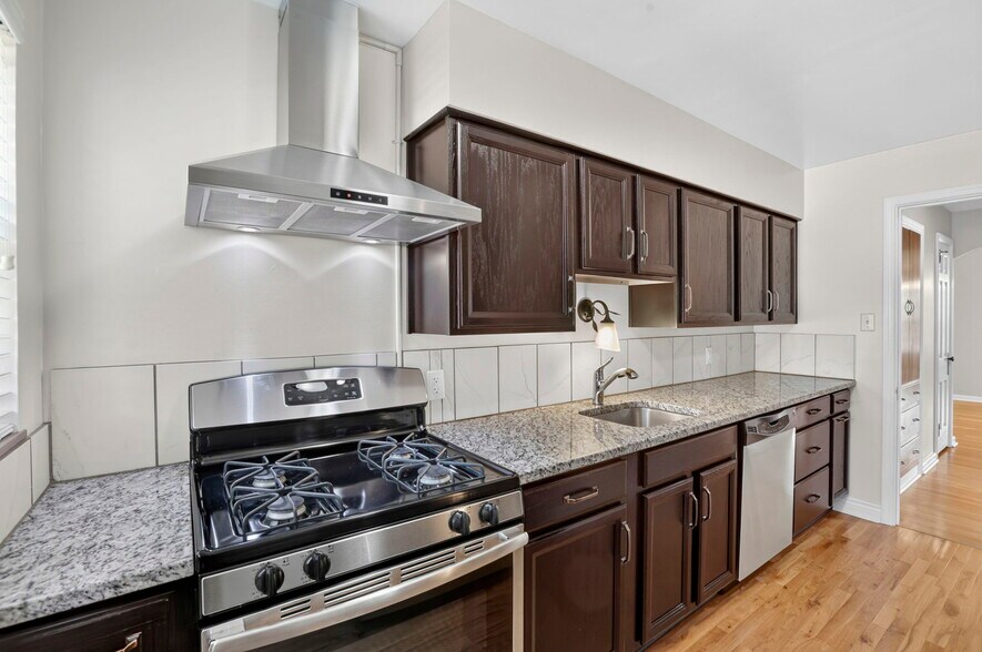 More Photos Of 802 Kenwick Rd, Columbus Apartments For Sale