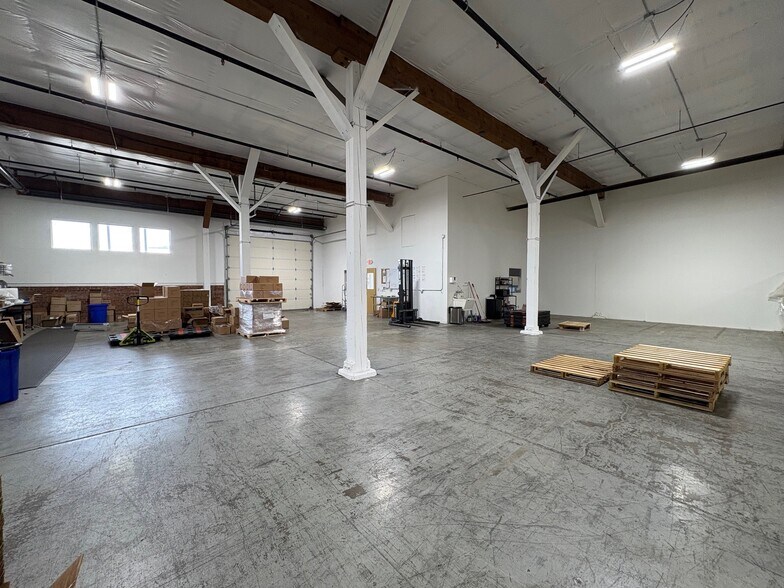 More Photos Of 3808 N Sullivan Rd, Spokane Valley Warehouse For Lease