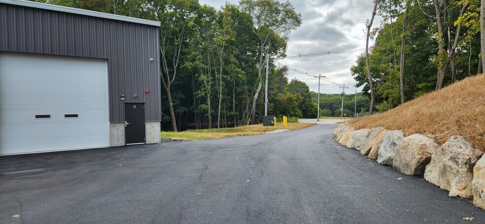 More Photos Of 282 Pulaski St, Coventry Warehouse For Lease