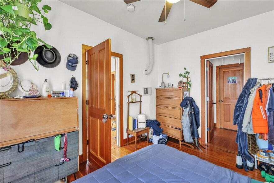 More Photos Of 172 16th Ave, Seattle Multifamily For Sale