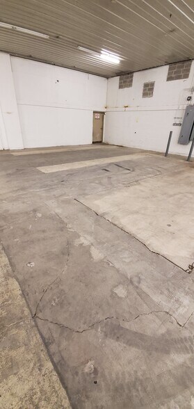 More Photos Of 5830 N Northwest Hwy, Chicago Auto Repair For Sale