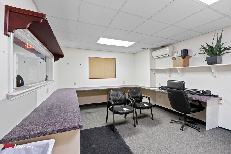 More Photos Of 774 McFarland Pky, Alpharetta Warehouse For Lease