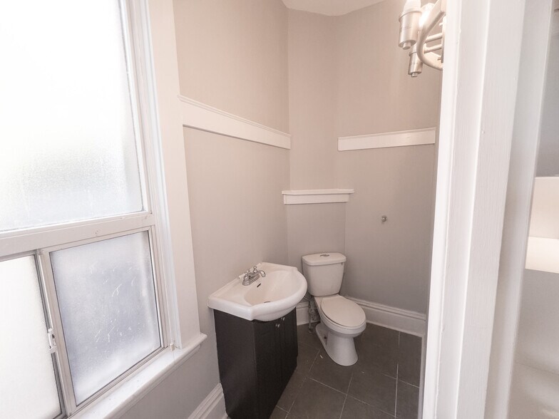 More Photos Of 504 Main St E, Hamilton Storefront Retail Residential For Lease