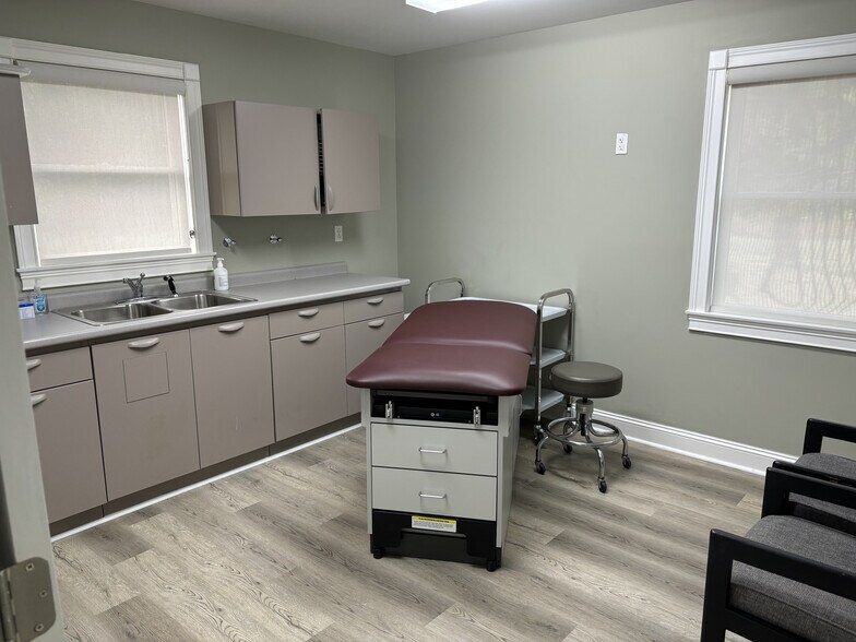 More Photos Of 201 Professional Park Dr, Glasgow Medical For Lease