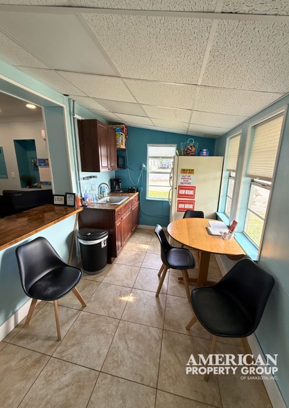 More Photos Of 5011 15th St E, Bradenton Office For Sale