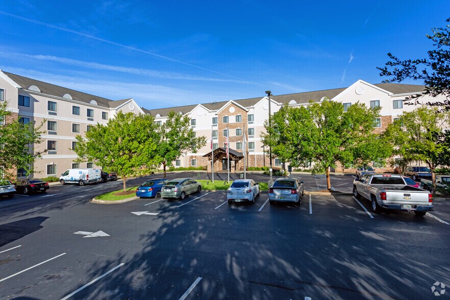 More Photos Of 1600 Summit Lake Dr, Tallahassee Hotel For Sale