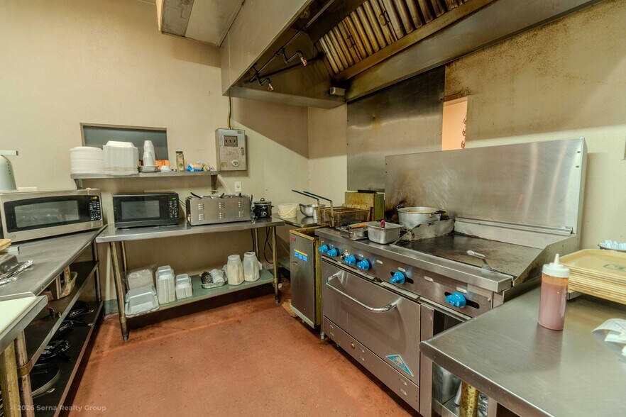 More Photos Of 3710 Waterwood Pass, Elmendorf Restaurant For Sale