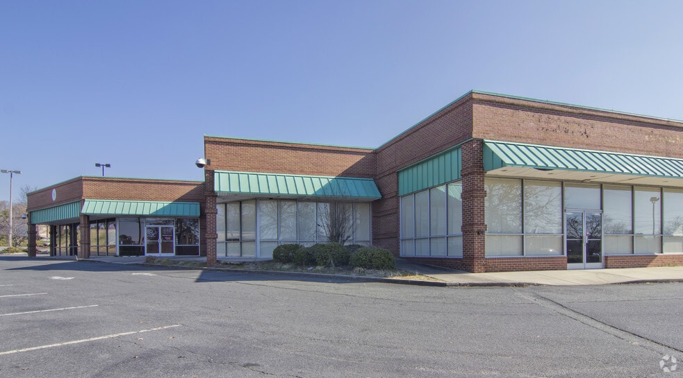 More Photos Of 9905-10101 E Independence Blvd, Matthews Unknown For Lease