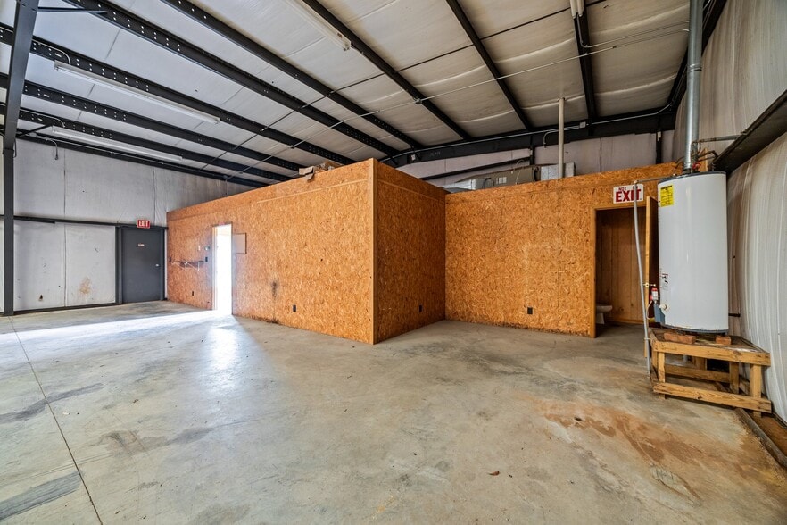 More Photos Of 808 E Parker St, Graham Industrial For Sale