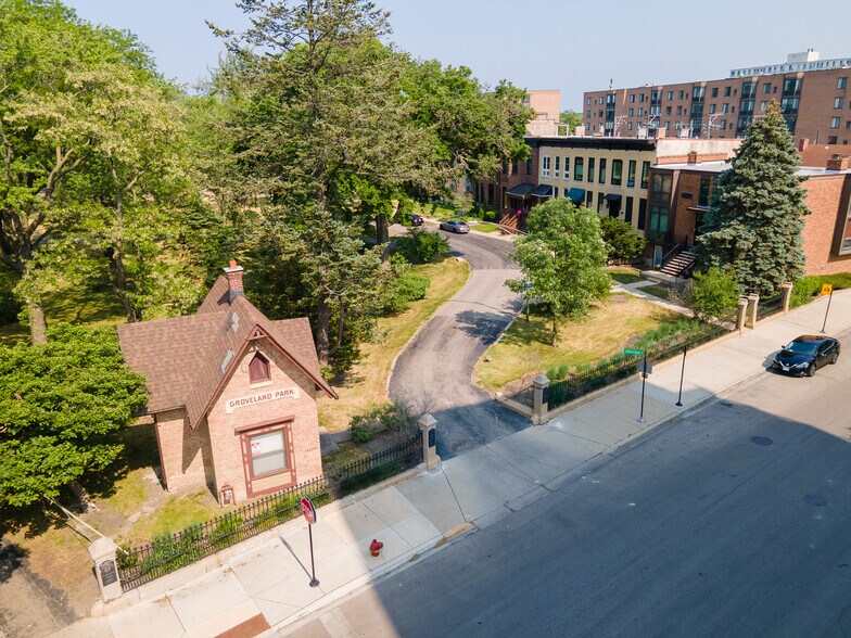 More Photos Of 619 E Groveland Park, Chicago Apartments For Sale