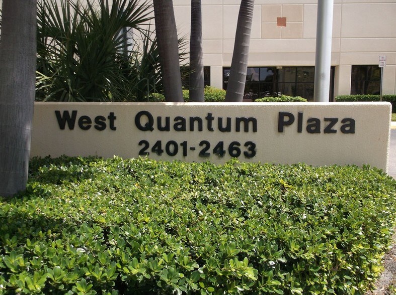More Photos Of 2401-2431 Quantum Blvd, Boynton Beach Showroom For Sale