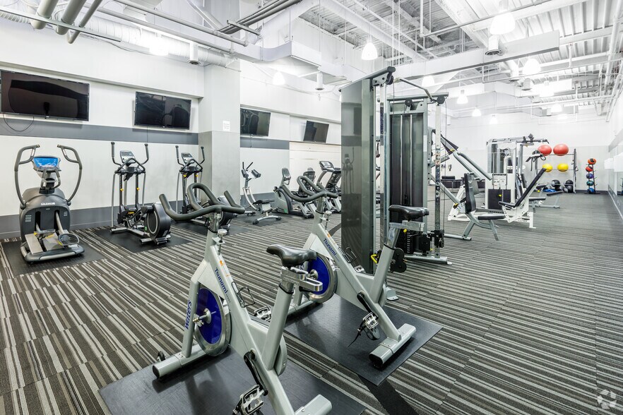 More Photos Of 26555 Evergreen Rd, Southfield Office For Lease