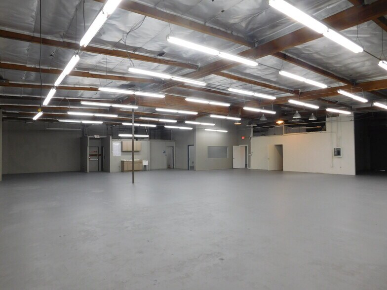 More Photos Of 1374 E 16th St, Los Angeles Warehouse For Sale