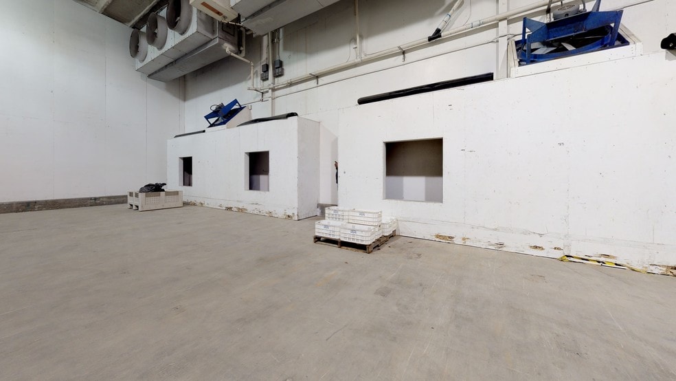 More Photos Of 818 S Derby St, Arvin Refrigeration Cold Storage For Sale