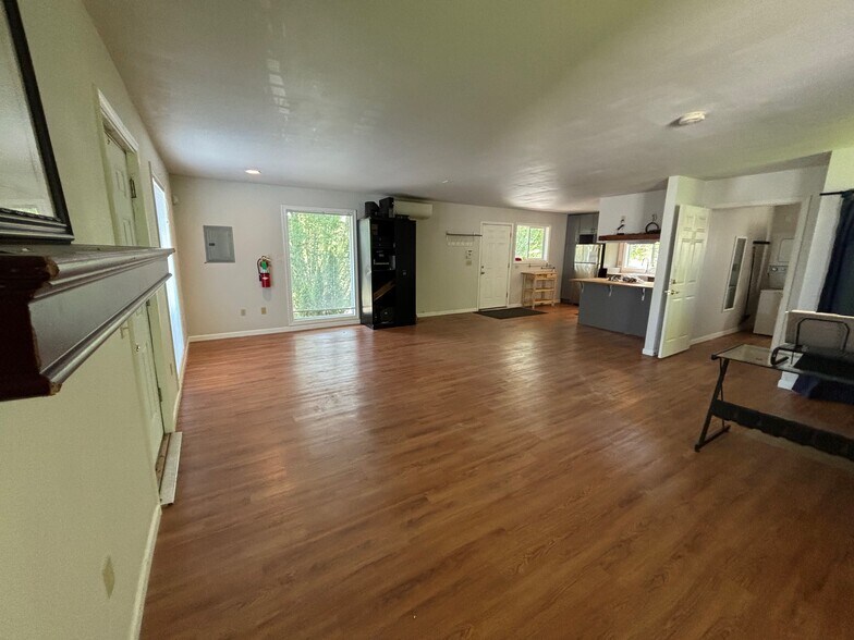 More Photos Of 15350 NE Sandy Blvd, Portland Office Residential For Sale