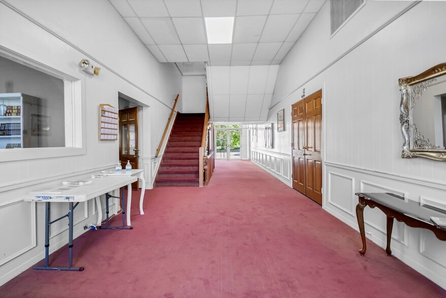 More Photos Of 102 W Bow St, Tyler Religious Facility For Sale