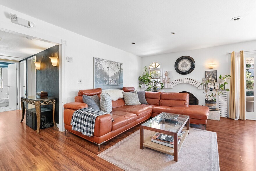 More Photos Of 1708 Hallmark Ln, San Jose Healthcare For Sale