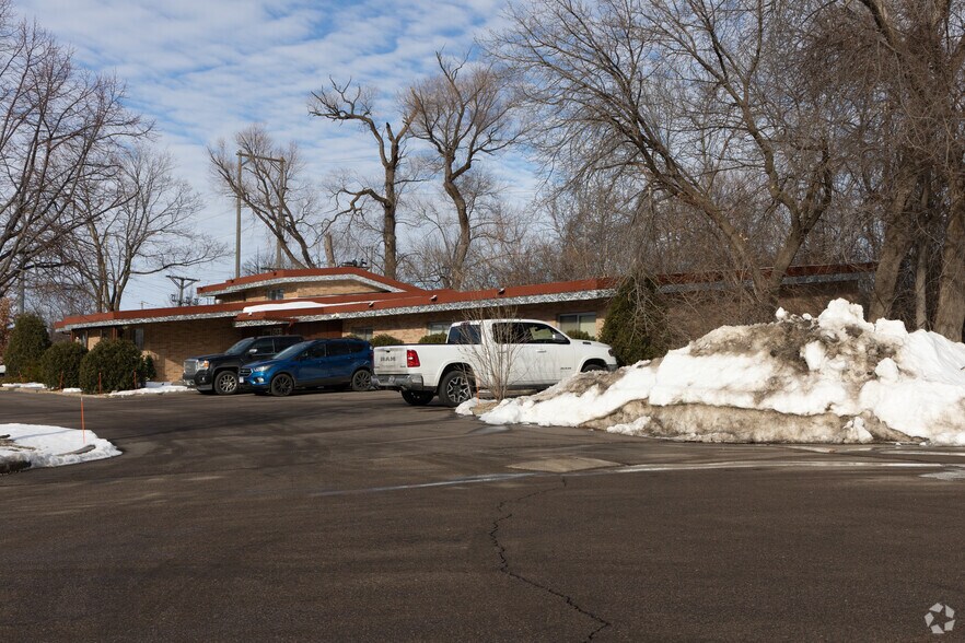 More Photos Of 5424 Shore Line Dr, Mound Office Residential For Sale