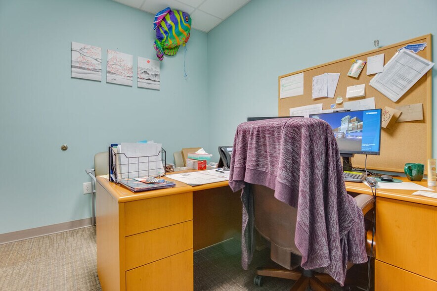 More Photos Of 4275 Western Blvd, Jacksonville Medical For Sale