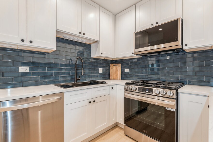 More Photos Of 1535 W Estes Ave, Chicago Multifamily For Sale