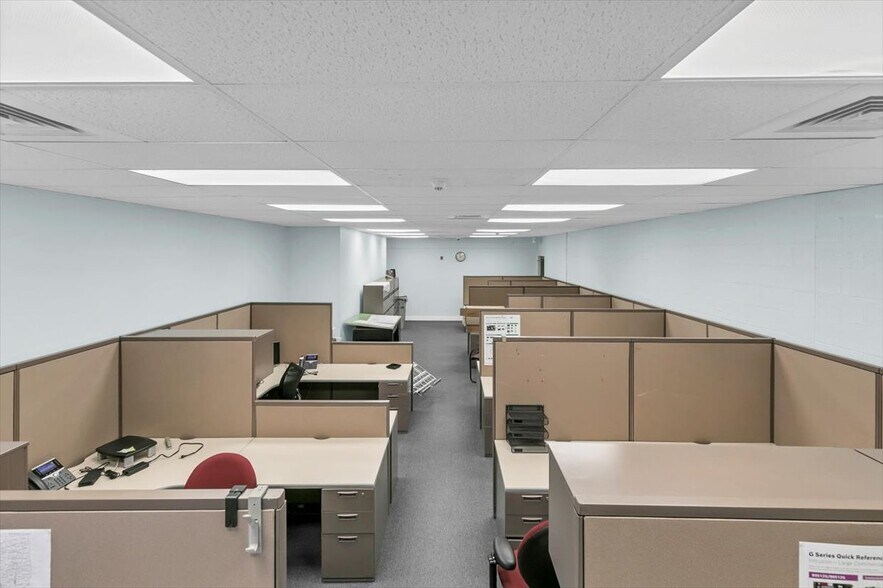 More Photos Of 118 Quinnipiac Ave, North Haven Warehouse For Lease