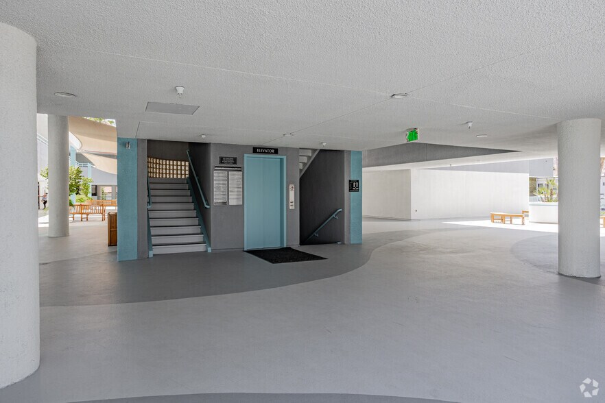 More Photos Of 1100 N Palm Canyon Dr, Palm Springs Medical For Lease