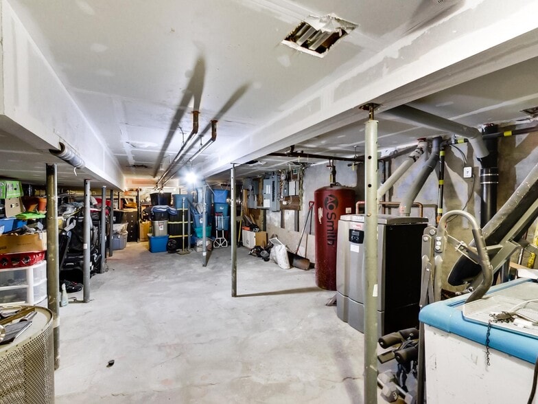 More Photos Of 443 Wentworth St N, Hamilton Storefront Retail Residential For Sale