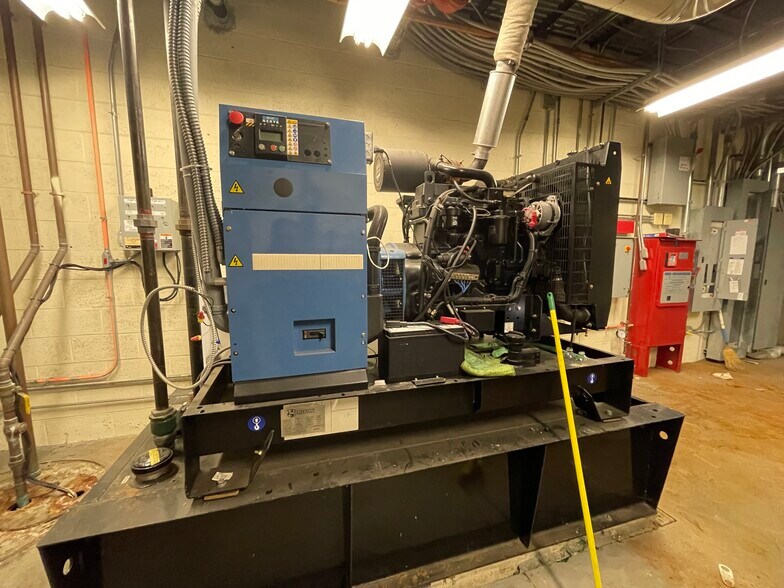 More Photos Of 1800 S 32nd St, Philadelphia Office For Sale