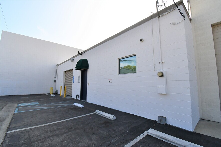 More Photos Of 31-77 W Del Mar Blvd, Pasadena Warehouse For Lease