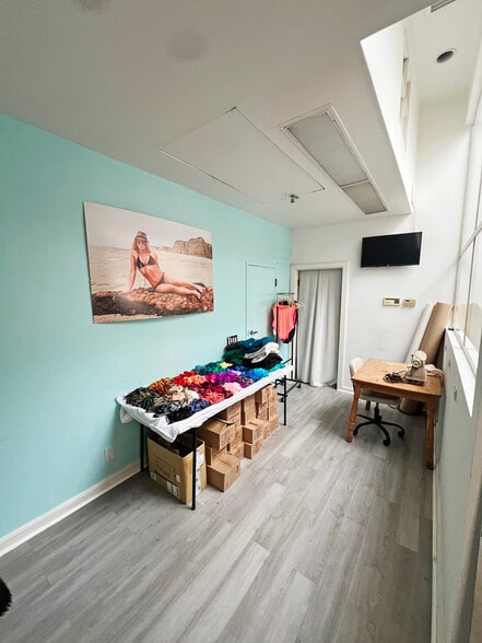 More Photos Of 429 State St, Santa Barbara Storefront For Sale