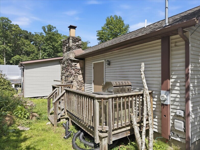 More Photos Of 1399 Purdytown Tpke, Hawley Specialty For Sale
