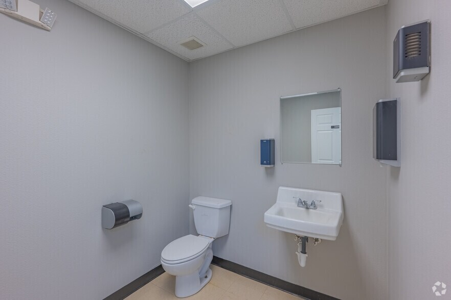 More Photos Of 8511 W Interstate 20, Midland Warehouse For Lease