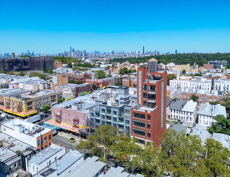 More Photos Of 821 45th St, Brooklyn Office For Lease