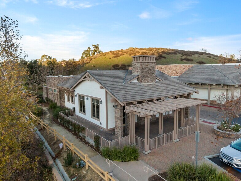 More Photos Of 29001 Canwood St, Agoura Hills Restaurant For Lease