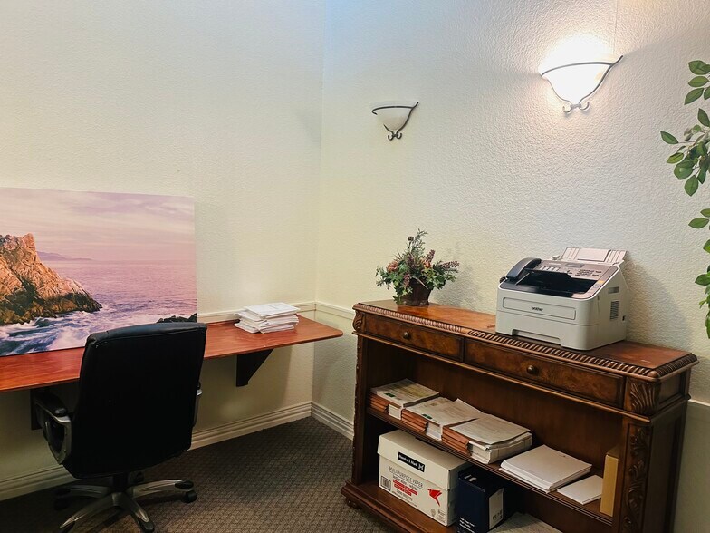 More Photos Of 376 W Main St, Lewisville Medical For Sale
