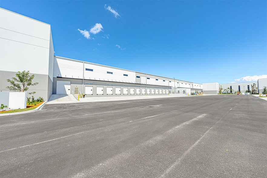 More Photos Of 311 Racetrack Loop, Pompano Beach Unknown For Lease