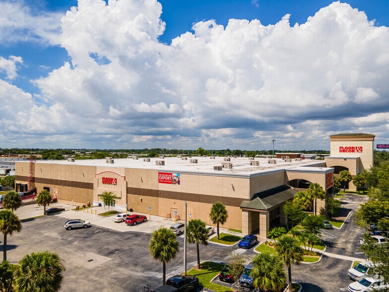 More Photos Of 1400 NW 167th St, Miami Showroom For Lease