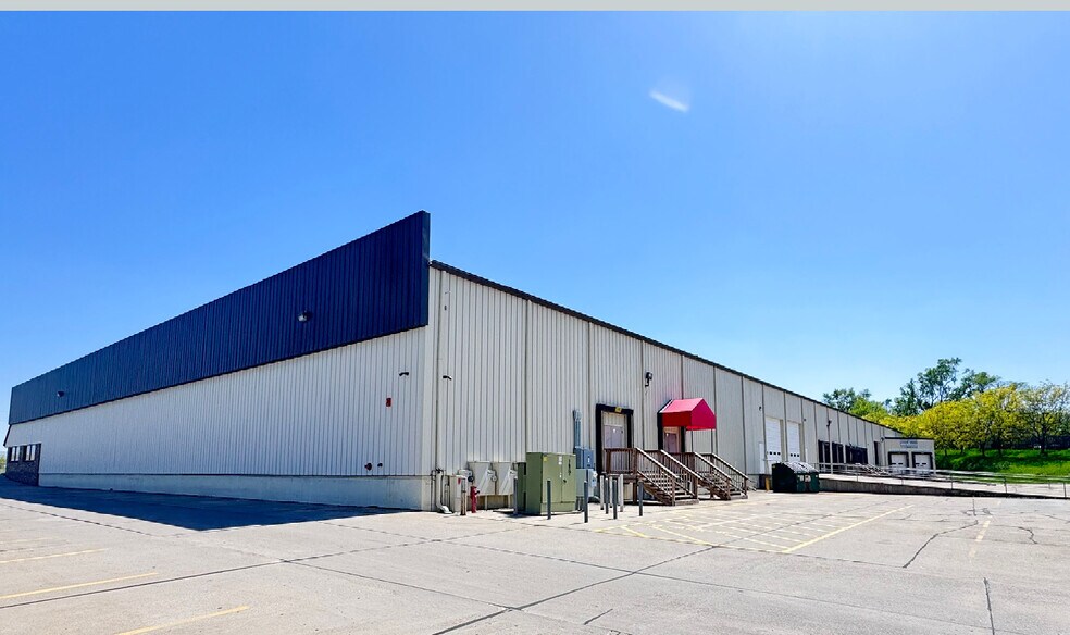 More Photos Of 8930 S 137th Cir, Omaha Warehouse For Lease