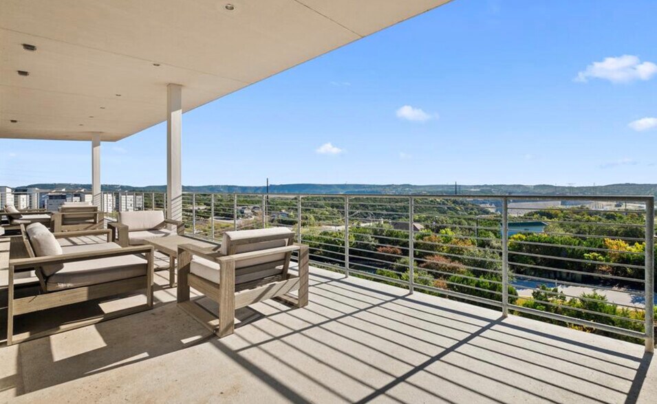 More Photos Of 4229 FM 620, Austin Showroom For Sale