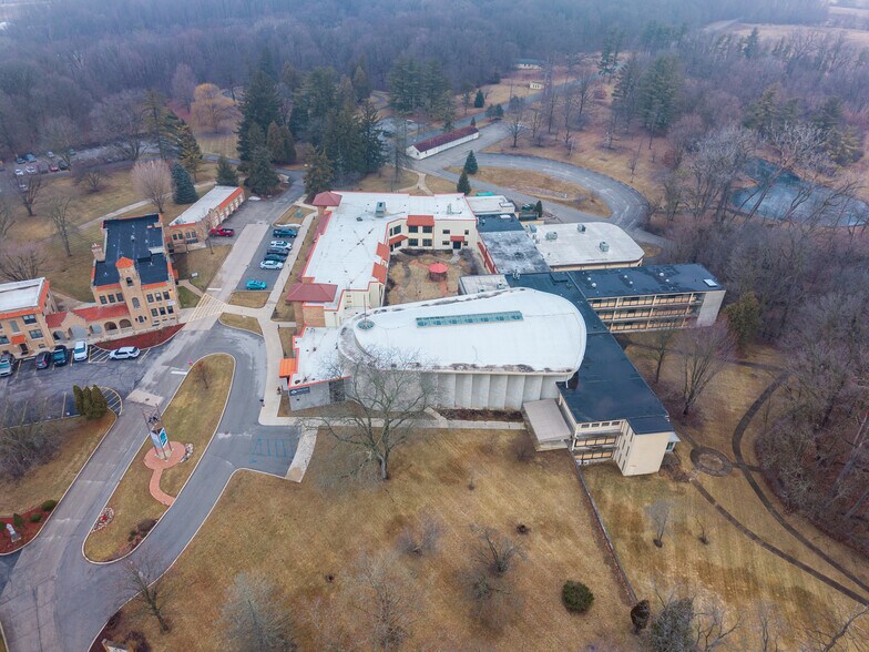 More Photos Of 25 Victory Noll Dr, Huntington Healthcare For Sale