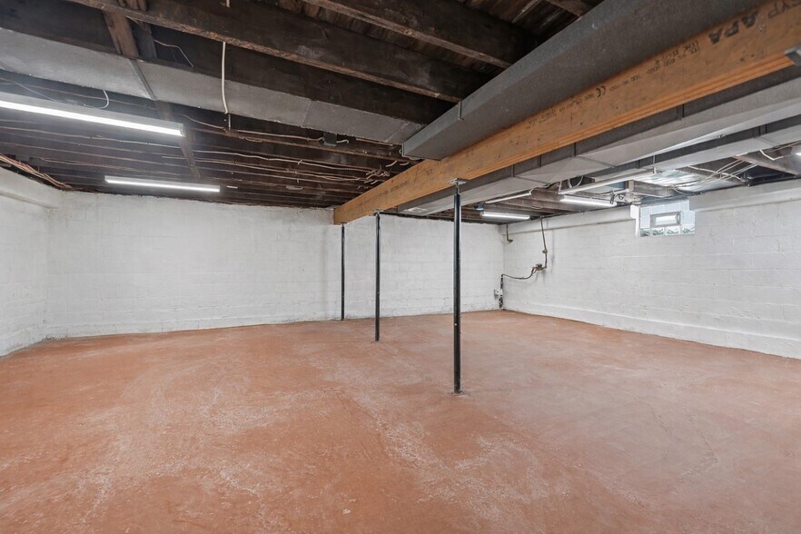 More Photos Of 2404 Saw Mill Run Blvd, Pittsburgh Storefront For Sale