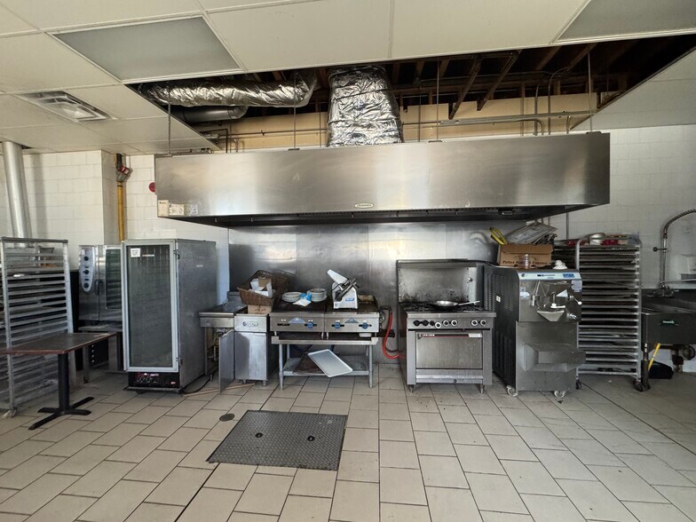 More Photos Of 174 Hamilton Rd, London Freestanding For Lease