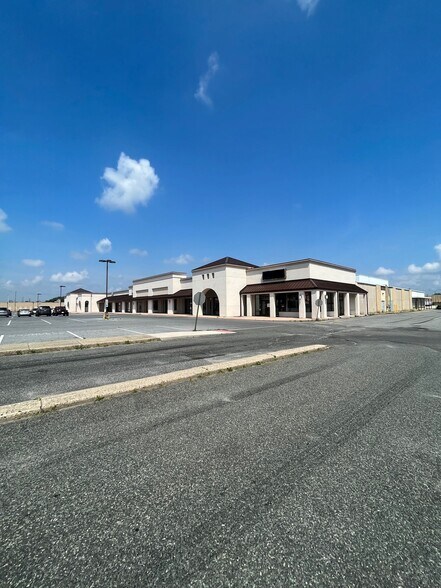 More Photos Of 22 W Landis Ave, Vineland Unknown For Lease