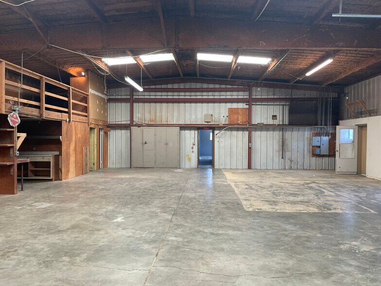 More Photos Of 887 Sebastopol Rd, Santa Rosa Warehouse For Lease