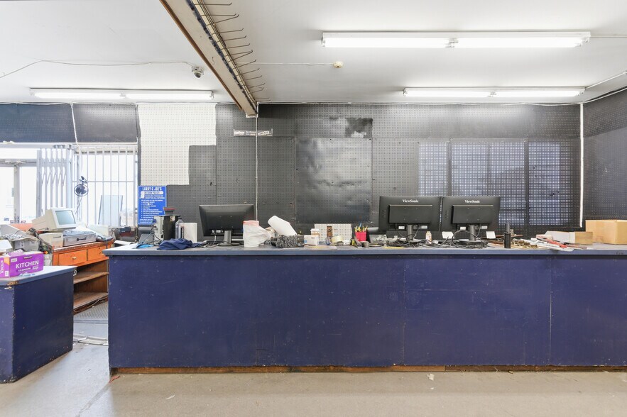 More Photos Of 18446 Vanowen St, Reseda Storefront For Sale