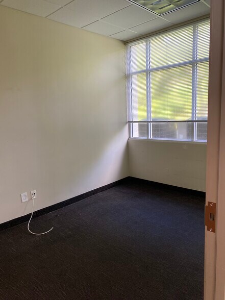 More Photos Of 681 Goodlette Rd N, Naples Medical For Sale