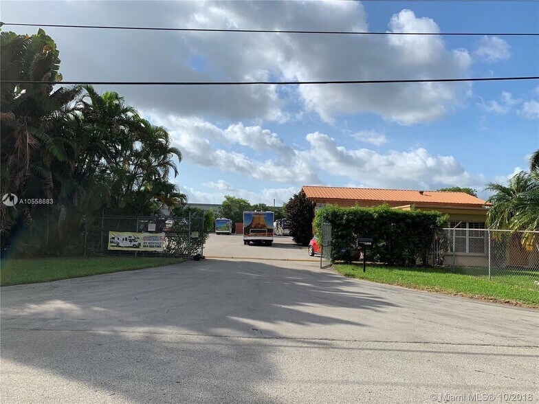 More Photos Of 2490 SW 32nd St, Fort Lauderdale Land For Lease