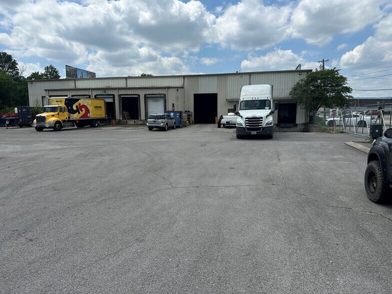 More Photos Of 4130 S Creek Rd, Chattanooga Flex For Lease