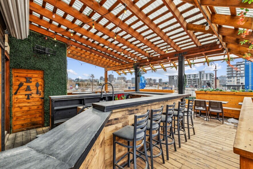 More Photos Of 70 Prom Du Portage, Gatineau Restaurant For Sale