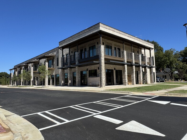 Primary Photo Of 1013 Northside Dr, Perry General Retail For Lease